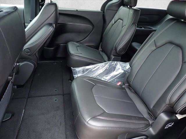 New 2025 Chrysler Pacifica Select FWD image 10