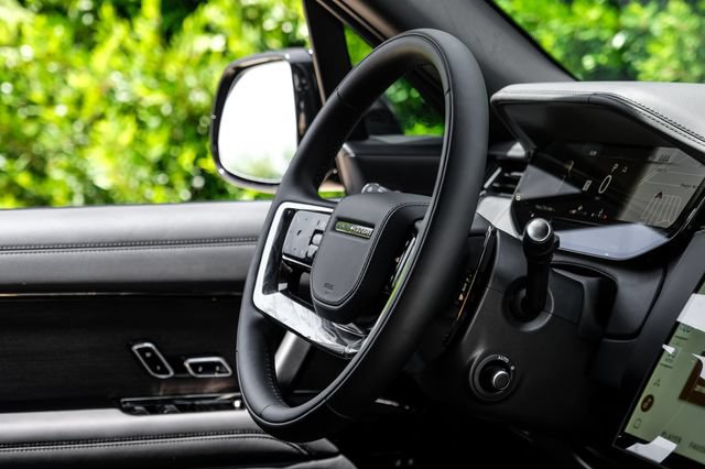 New 2026 Land Rover Range Rover SV AWD/4WD image 17