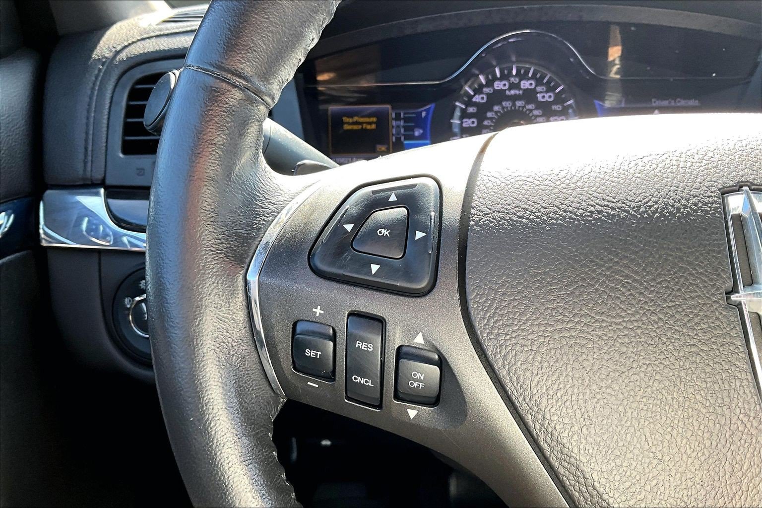 Used 2013 Lincoln MKS AWD image 11