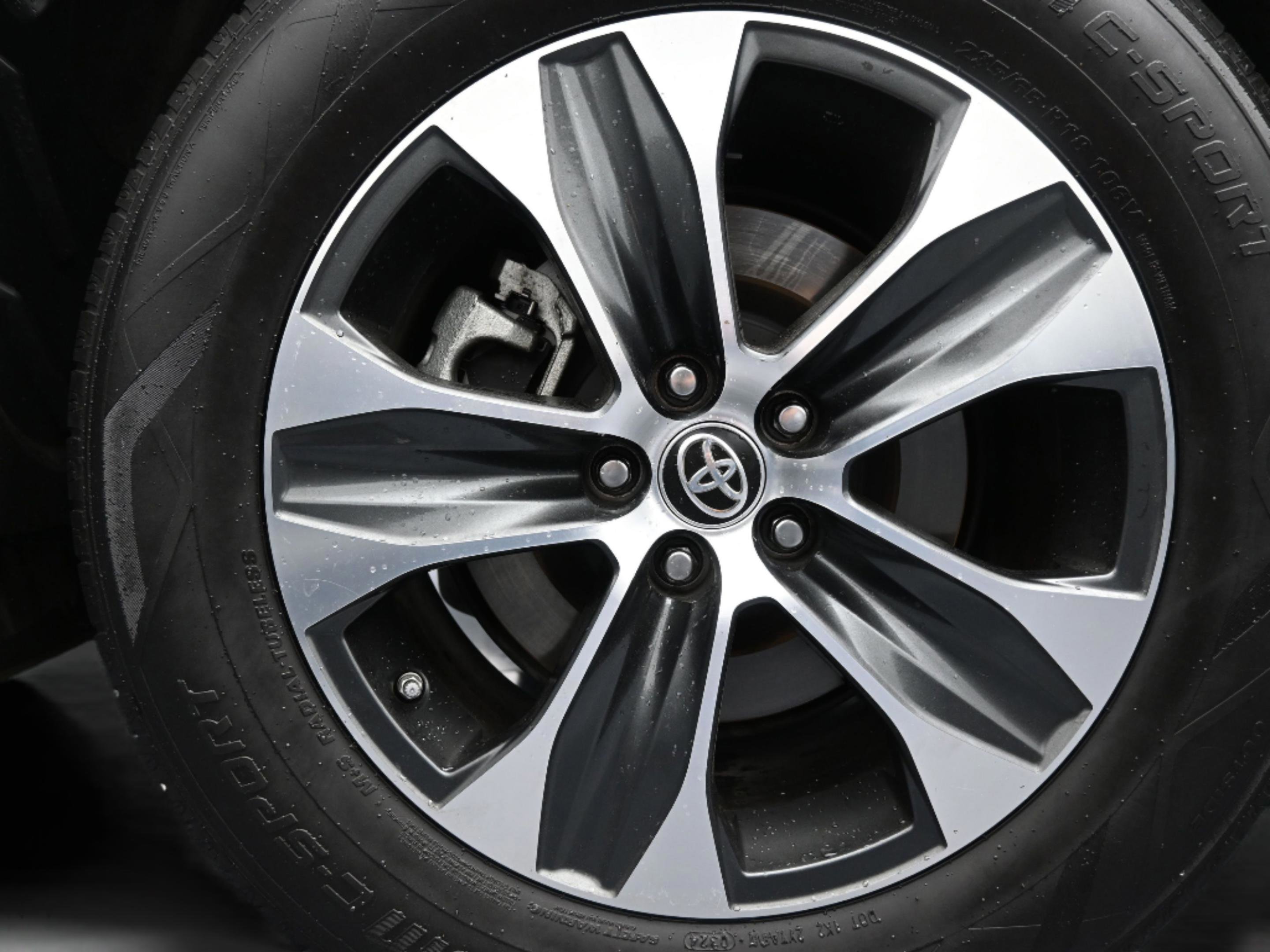 Used 2021 Toyota Highlander XLE image 10