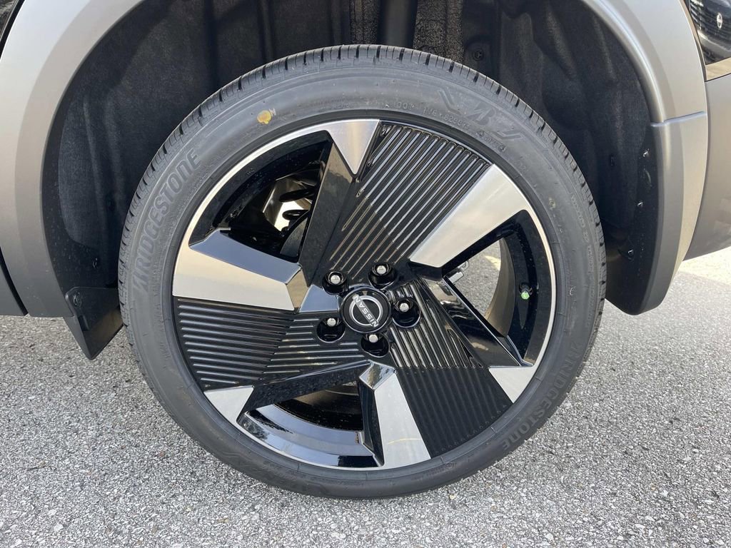 New 2026 Nissan Kicks SR w/ Cold Weather Package FWD image 11
