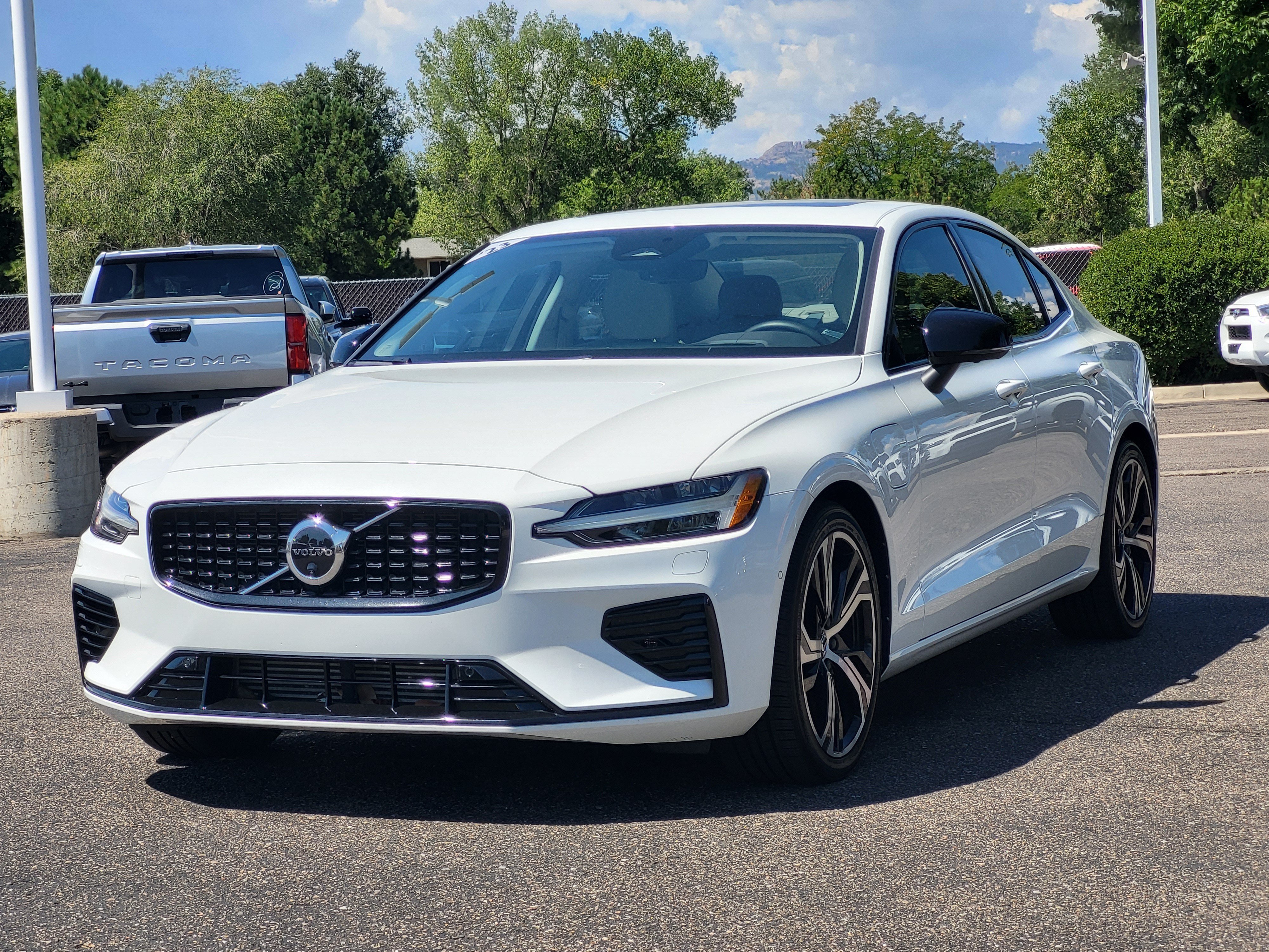Certified 2023 Volvo S60 T8 Ultimate w/ Climate Package AWD/4WD image 4