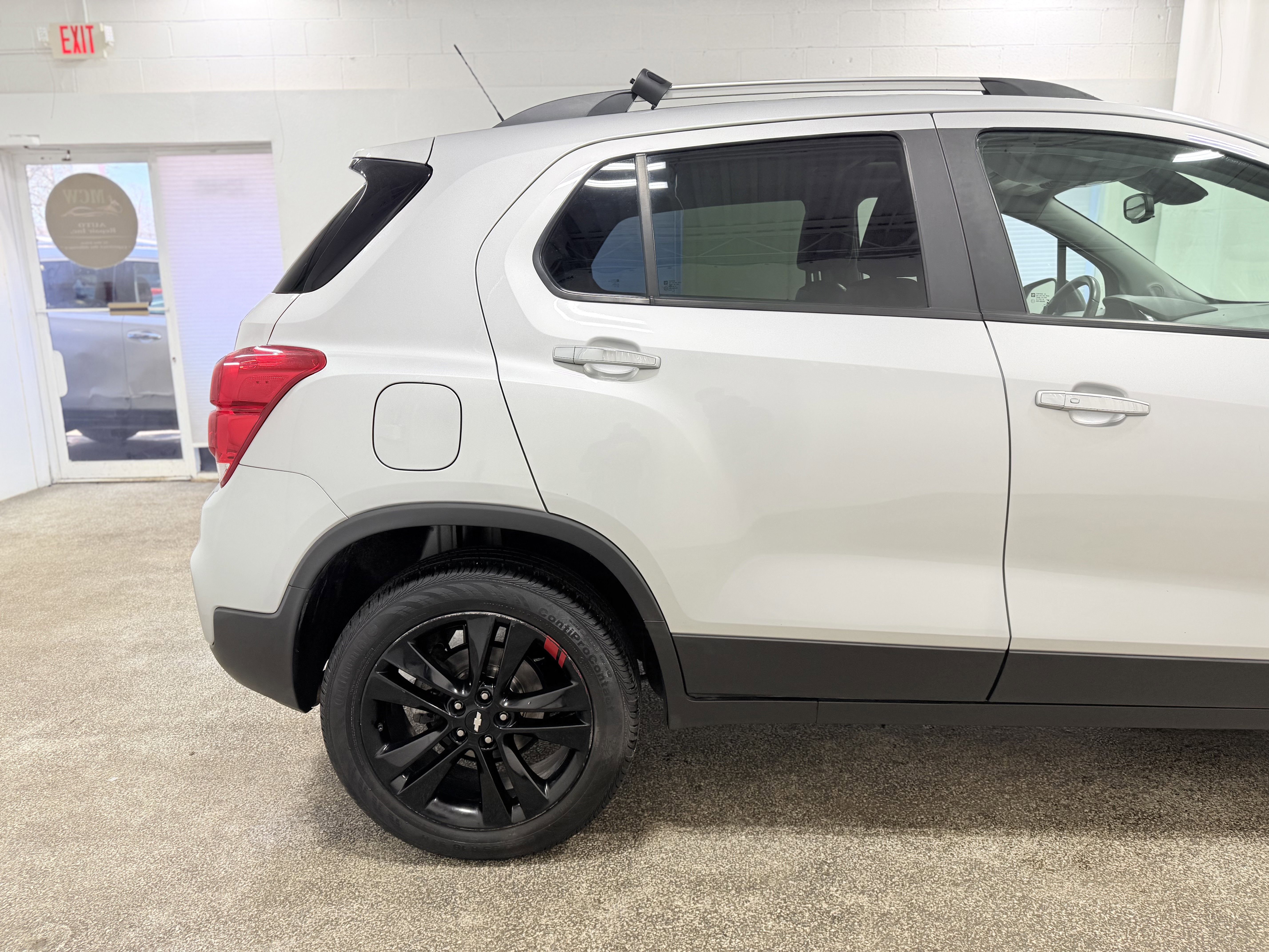 Used 2019 Chevrolet Trax LT w/ Sun & Sound Package image 9