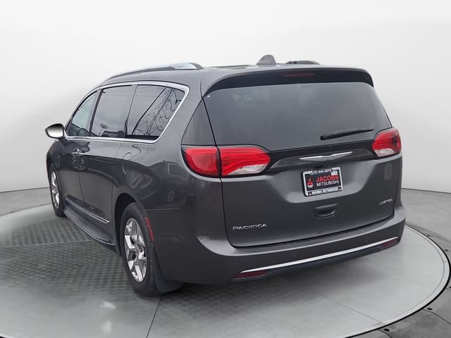 Used 2017 Chrysler Pacifica Limited w/ Advanced Safetytec Group FWD image 3