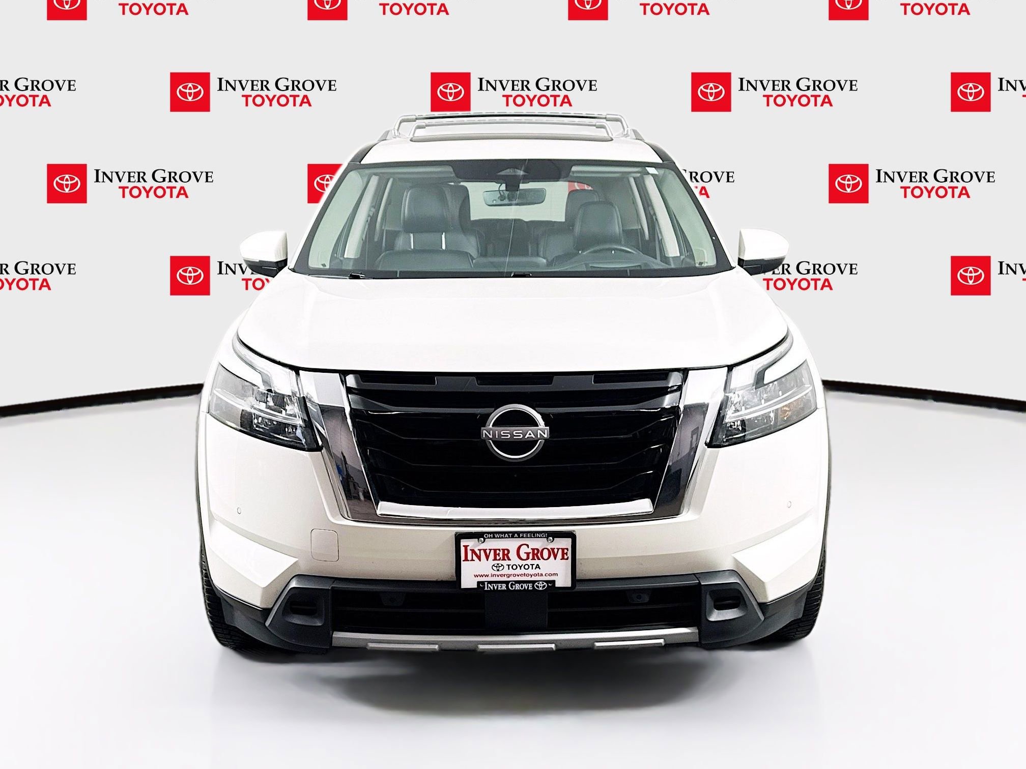 Used 2024 Nissan Pathfinder Platinum AWD/4WD image 2