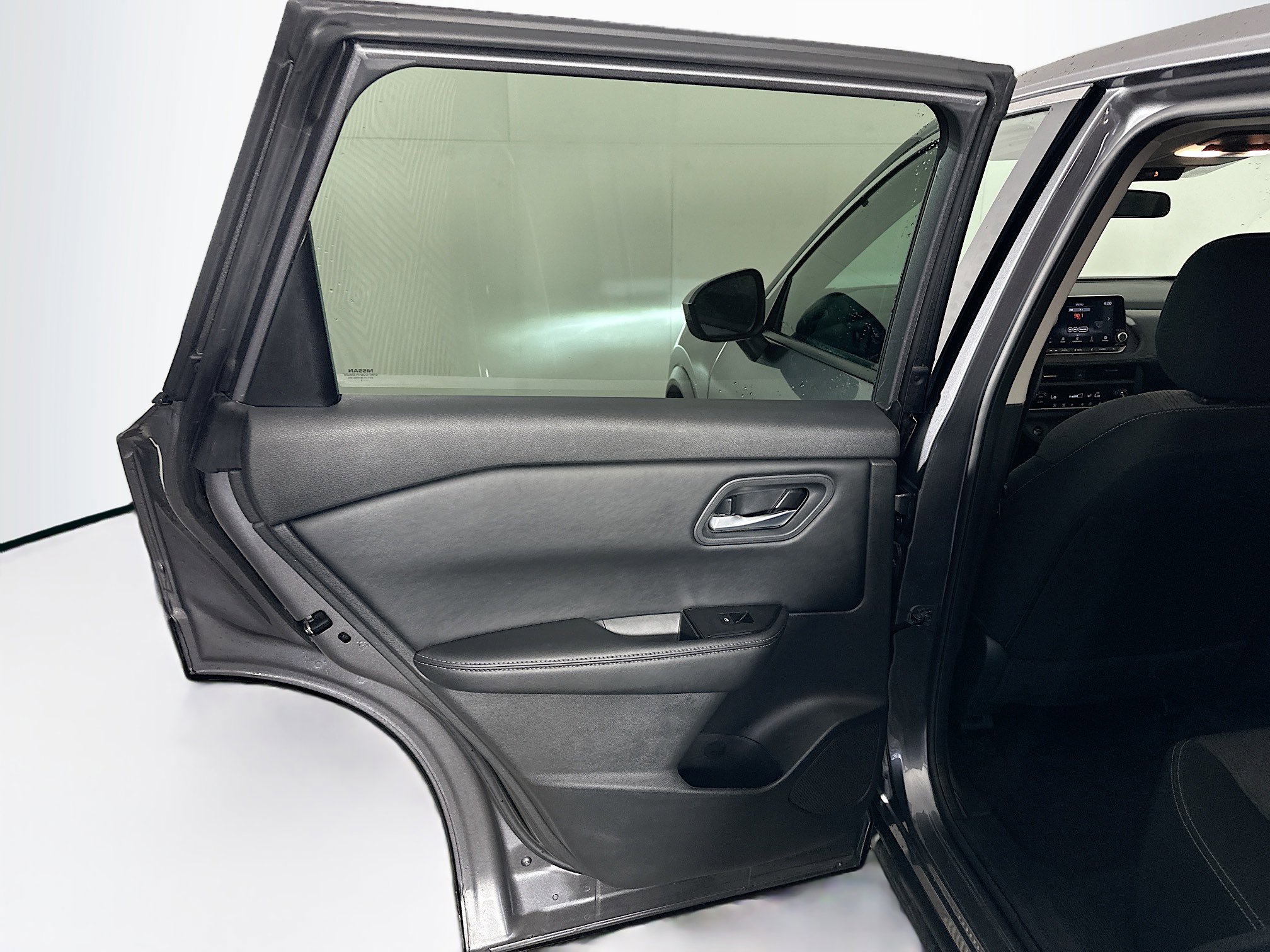 Used 2025 Nissan Rogue SV image 25