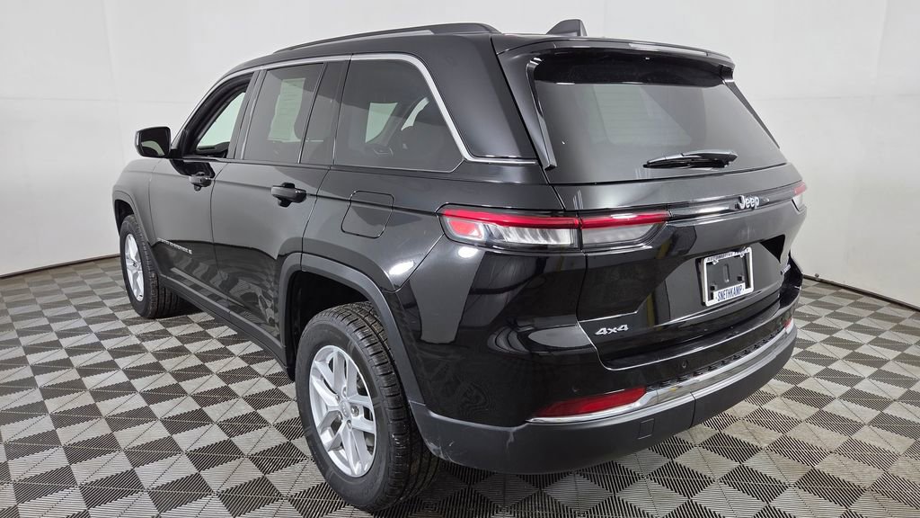 Used 2023 Jeep Grand Cherokee Laredo image 6