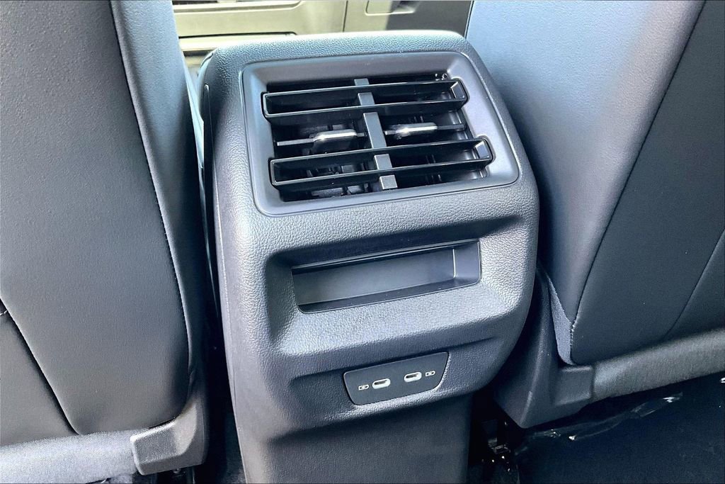 New 2026 Volkswagen Tiguan SE R-Line image 9