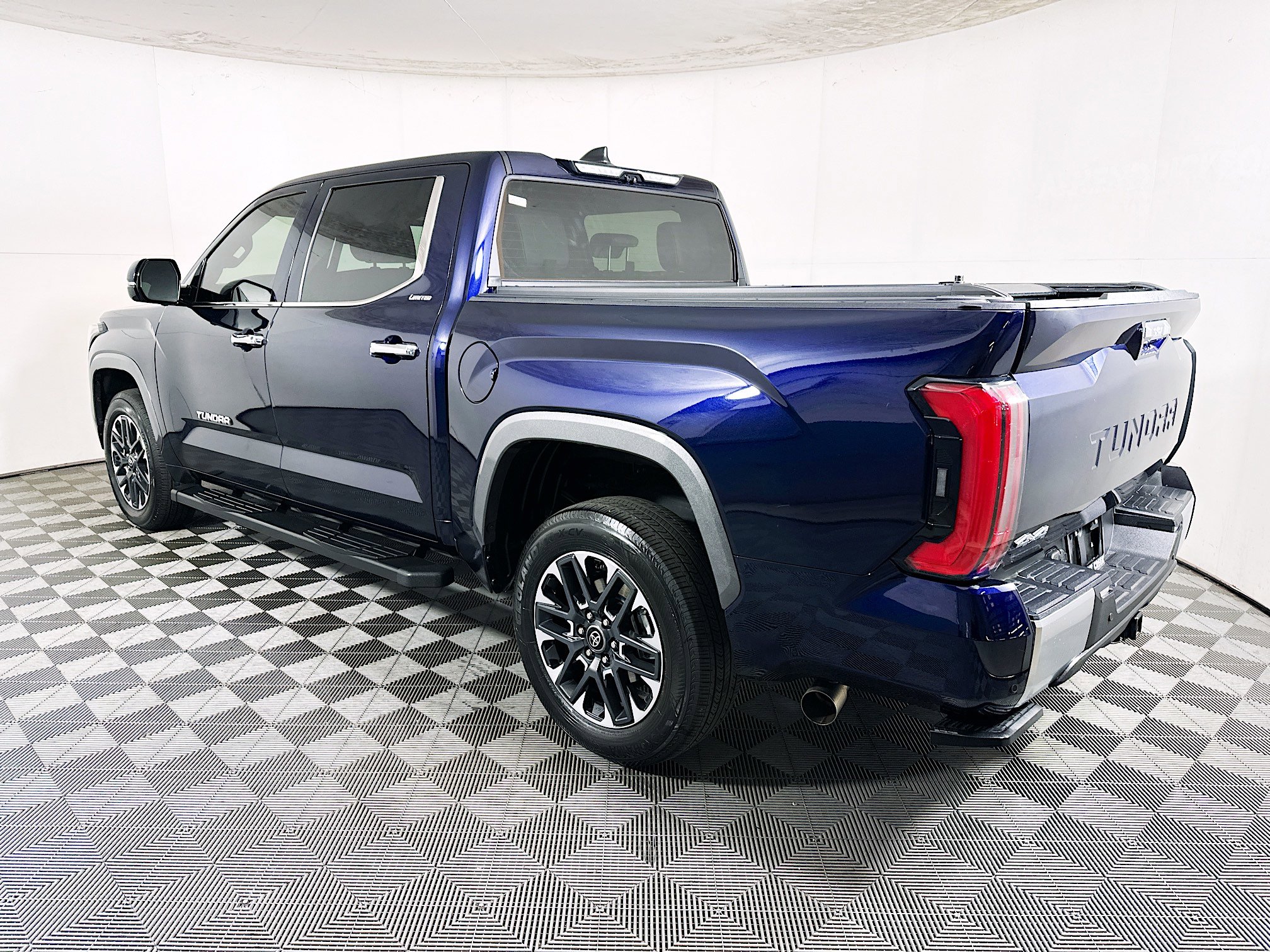 Used 2025 Toyota Tundra Limited image 5