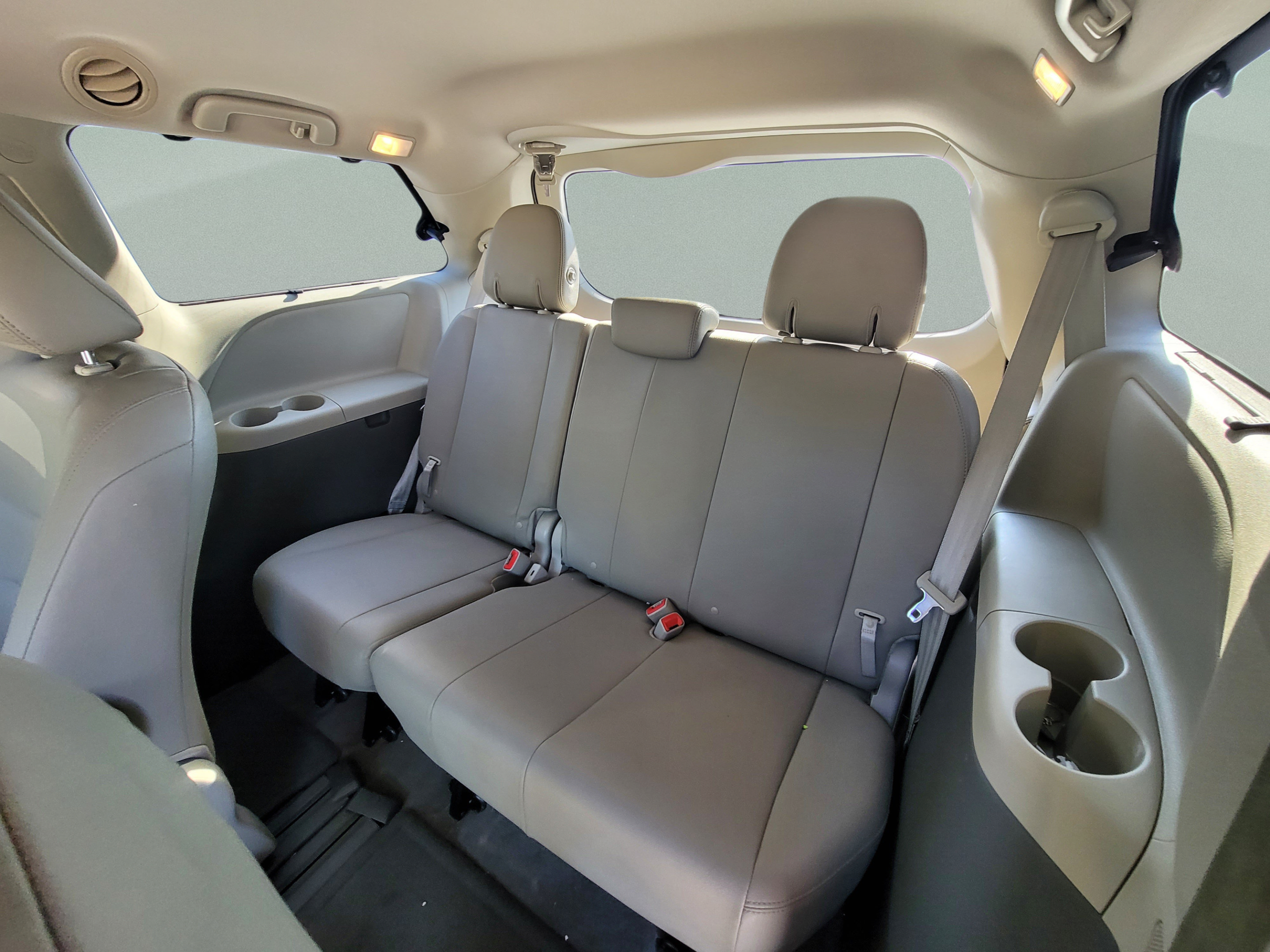 Used 2017 Toyota Sienna XLE FWD image 19