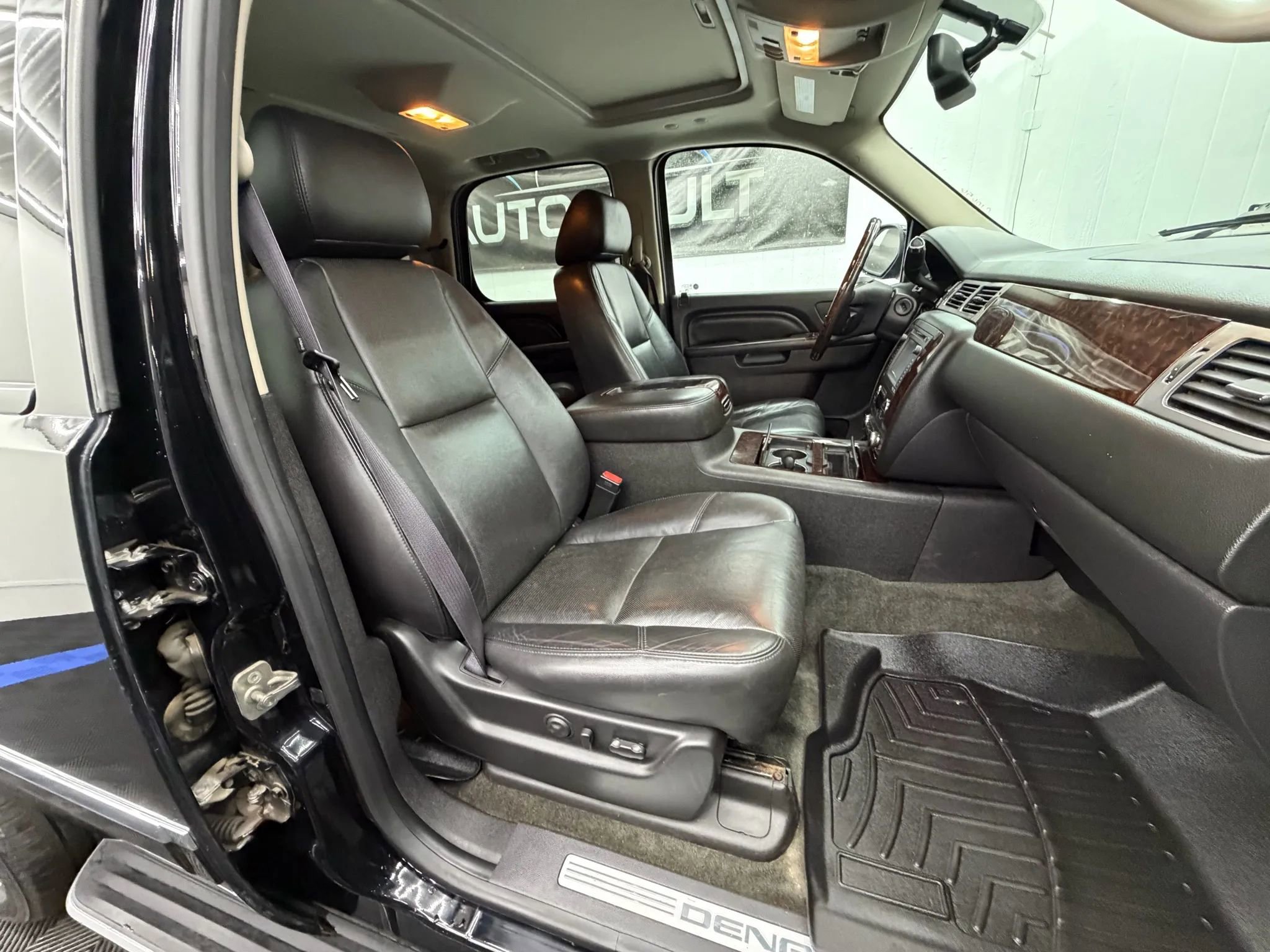 Used 2012 GMC Yukon Denali image 5