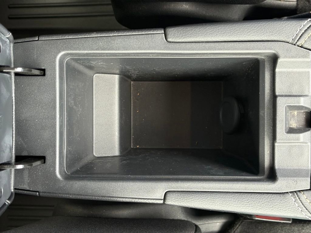 Used 2025 Nissan Kicks SV AWD/4WD image 28