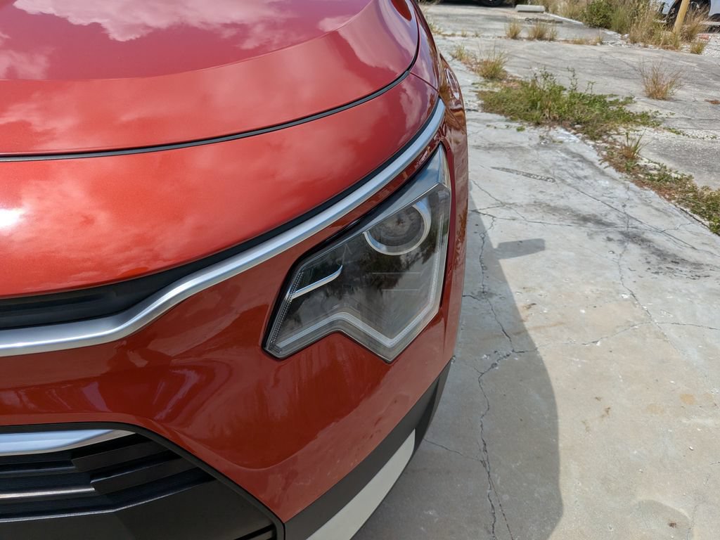 Certified 2023 Kia Niro EX FWD image 10