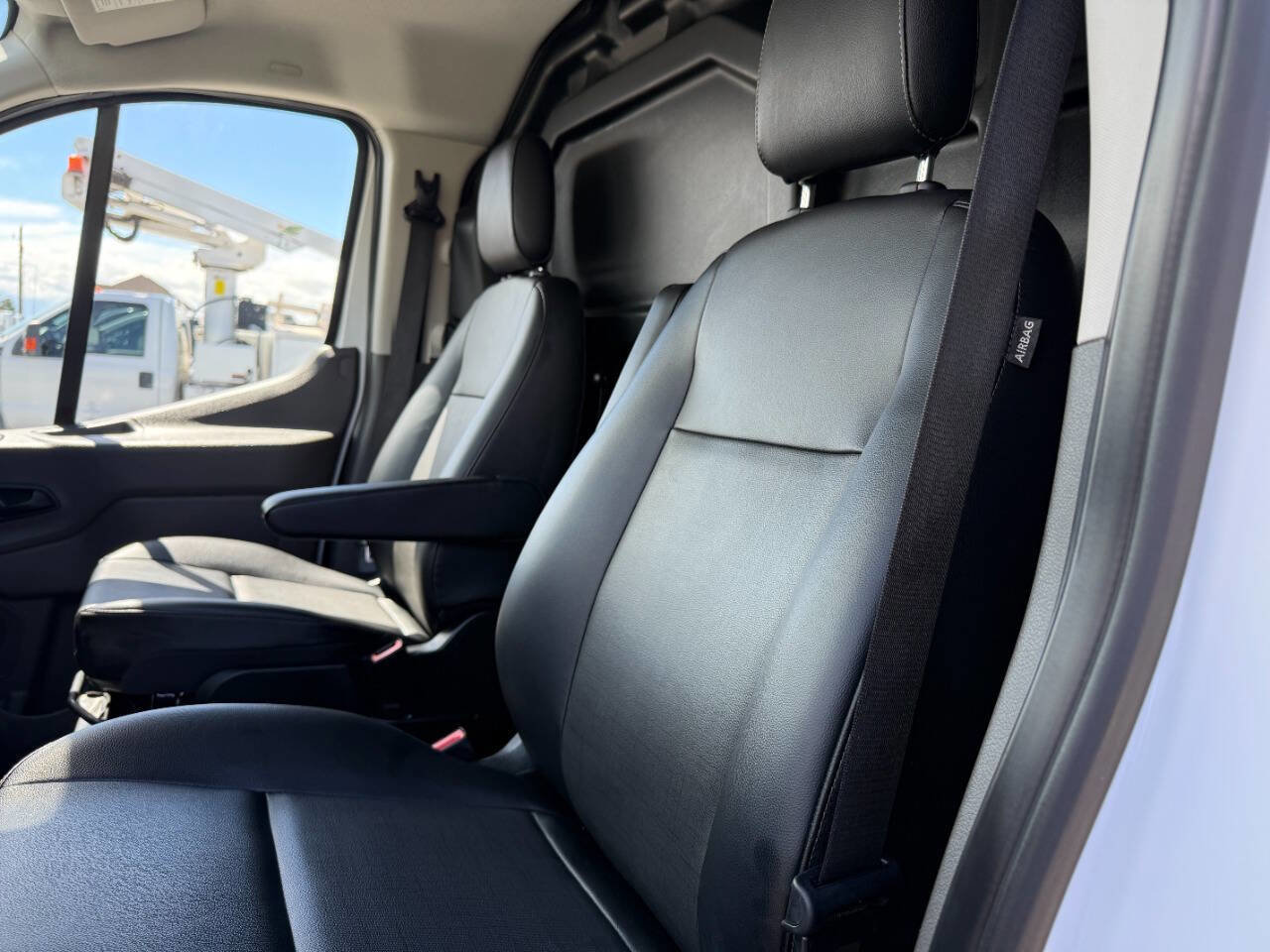 Used 2023 Ford Transit 250 Low Roof AWD image 17