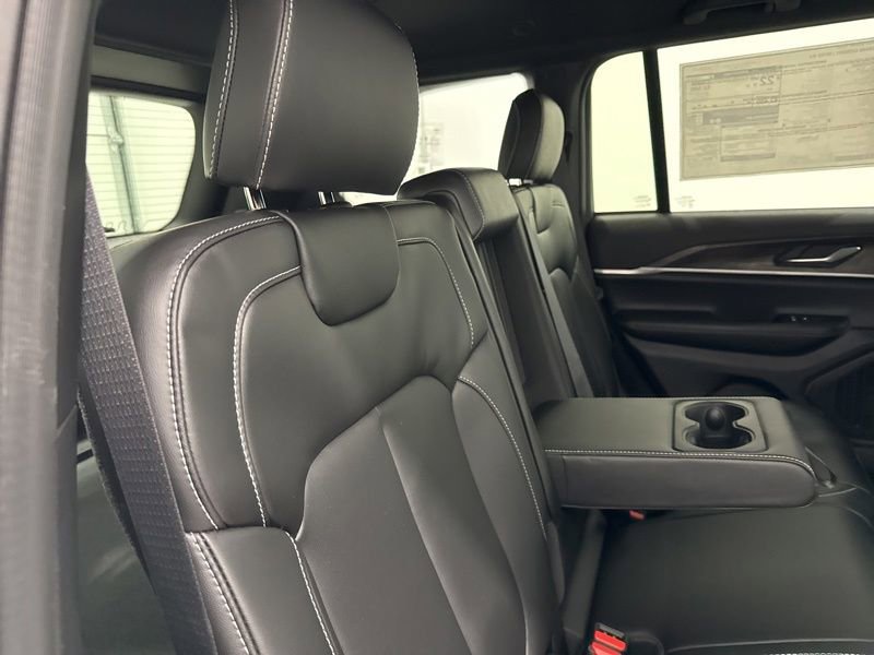 New 2025 Jeep Grand Cherokee Limited w/ Black Appearance Package AWD/4WD image 12