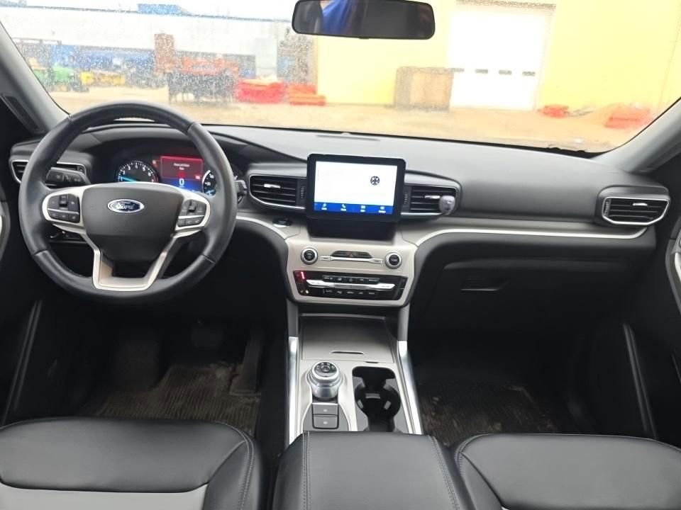 Used 2022 Ford Explorer XLT w/ Equipment Group 202A image 9