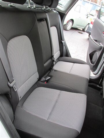 Used 2020 Hyundai Kona SE FWD image 17