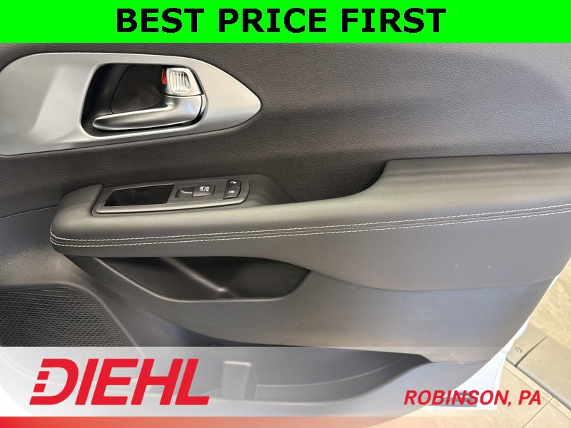 New 2026 Chrysler Pacifica Limited w/ S Appearance Package image 18