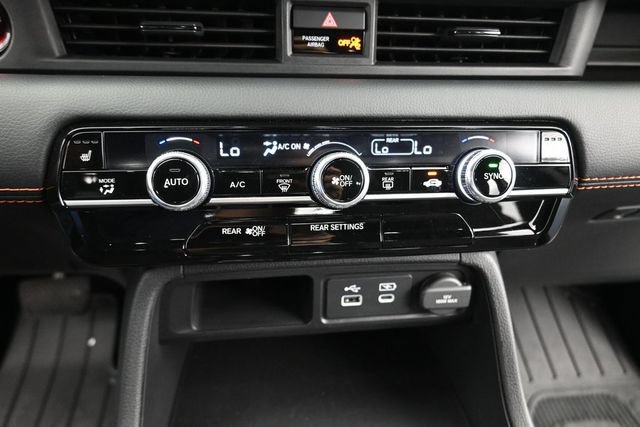 Used 2025 Honda Pilot Sport image 11