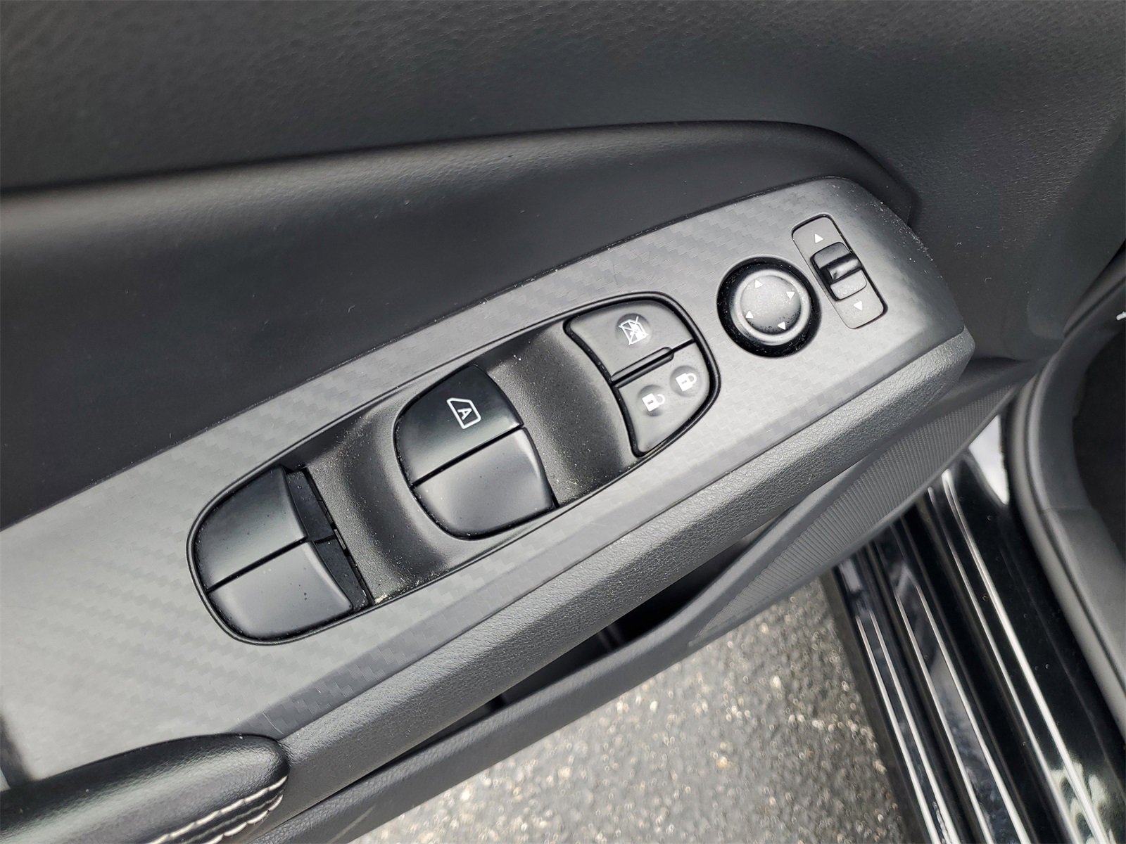 Used 2024 Nissan Altima 2.5 SV image 9