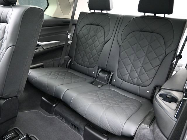 Used 2024 BMW X7 xDrive40i image 18