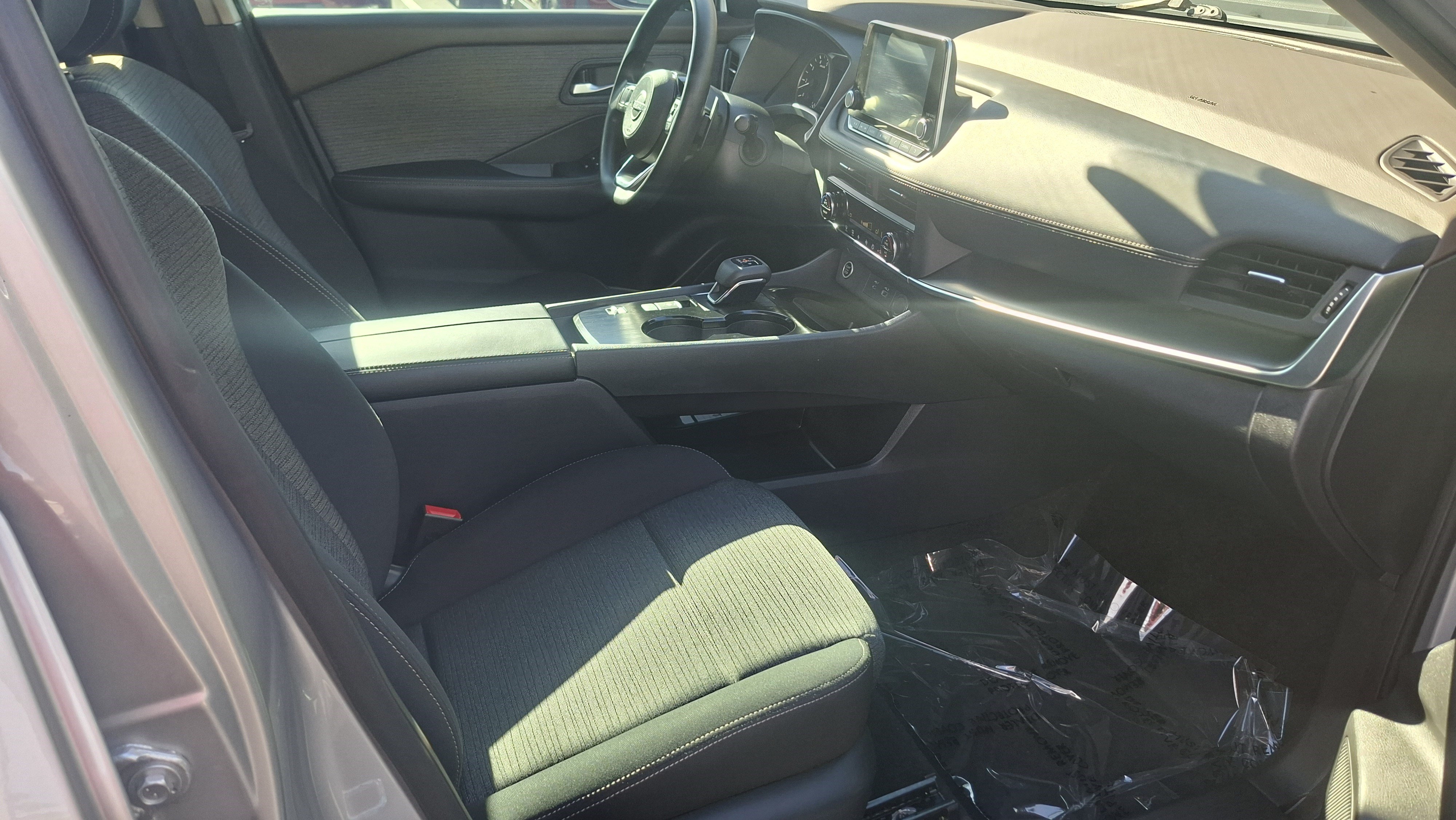 Used 2023 Nissan Rogue SV FWD image 23