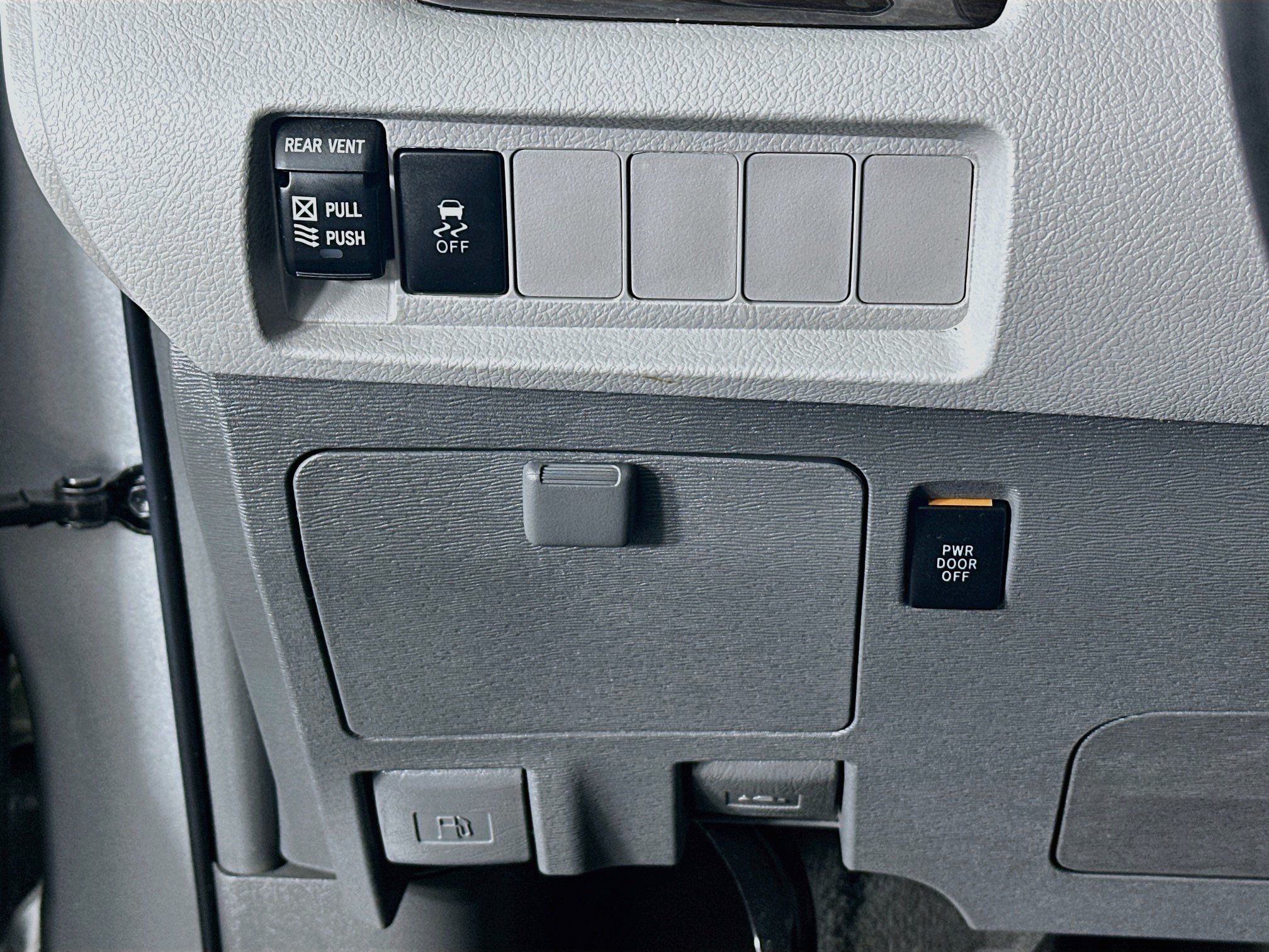Used 2019 Toyota Sienna XLE FWD image 17