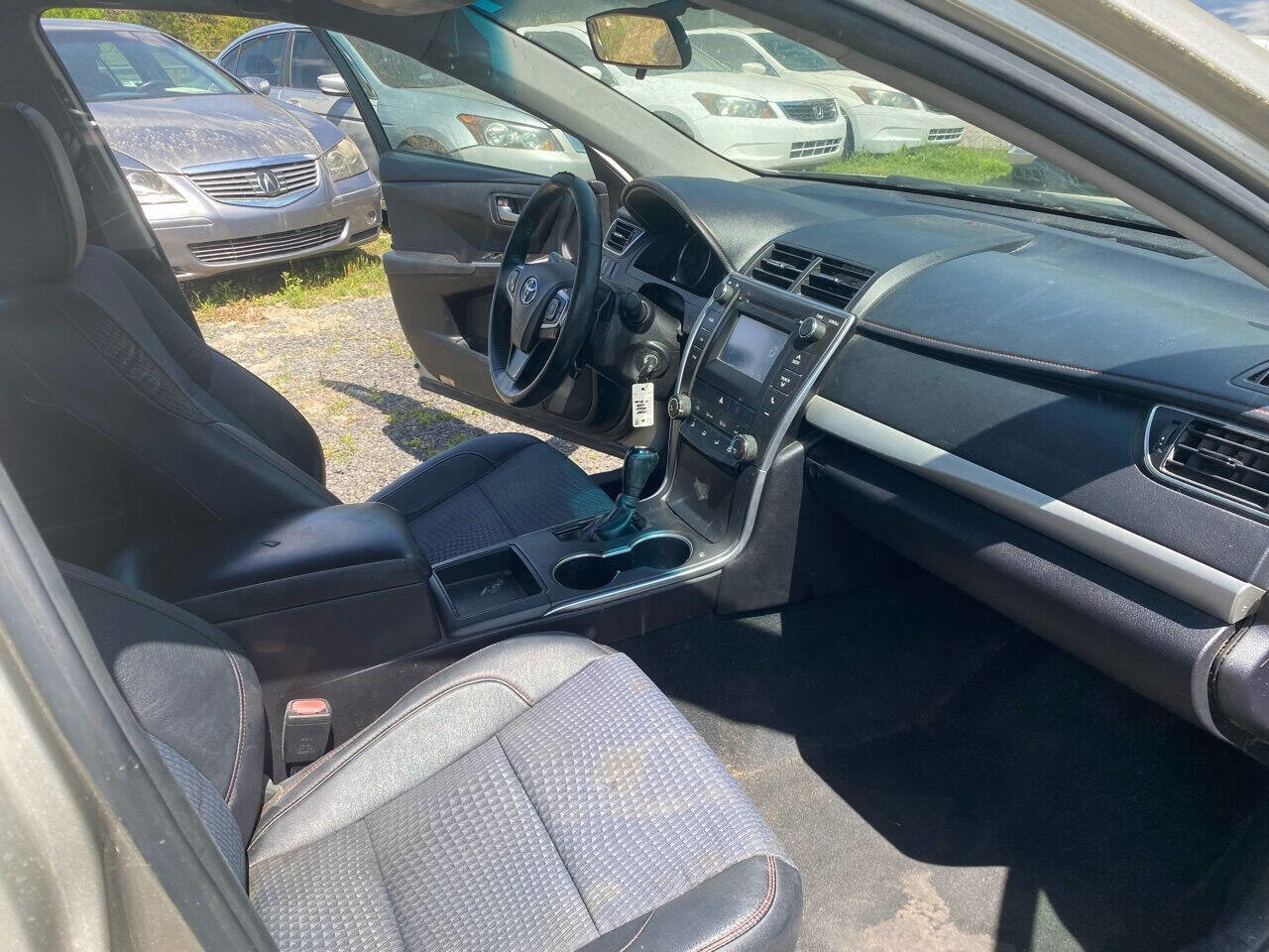 Used 2015 Toyota Camry SE image 16