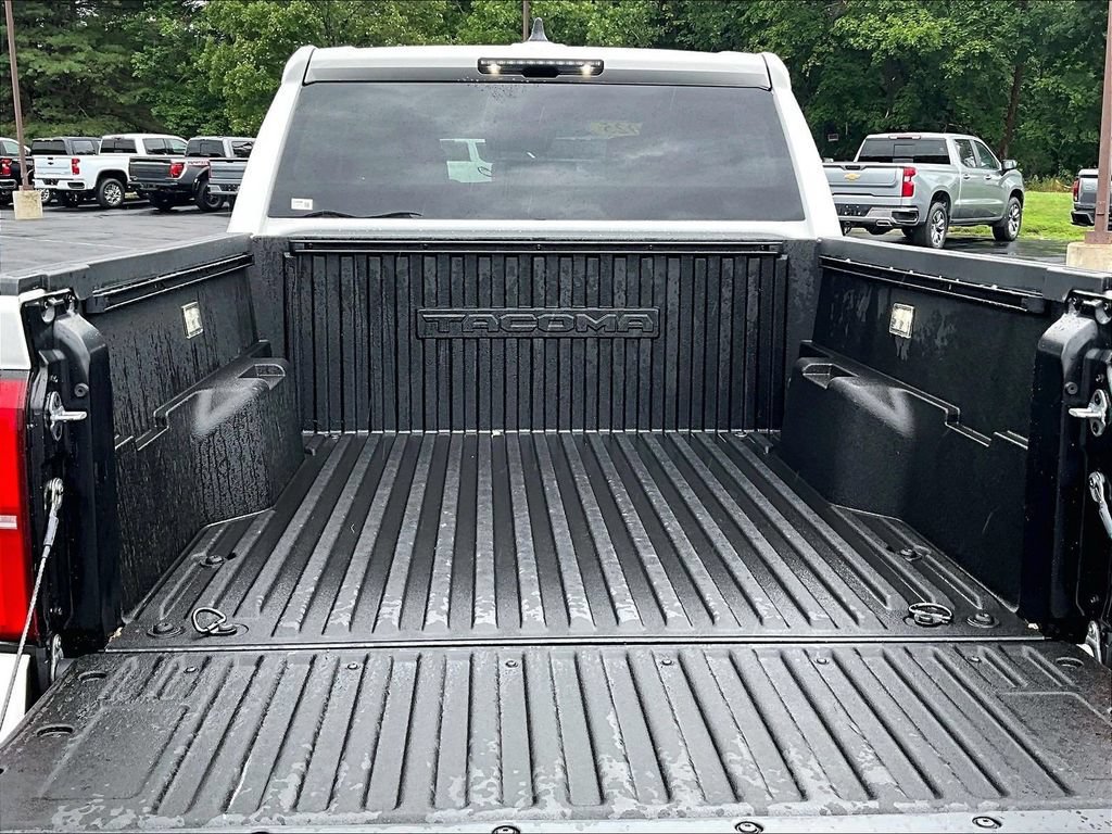 Used 2025 Toyota Tacoma TRD Off-Road AWD/4WD image 29