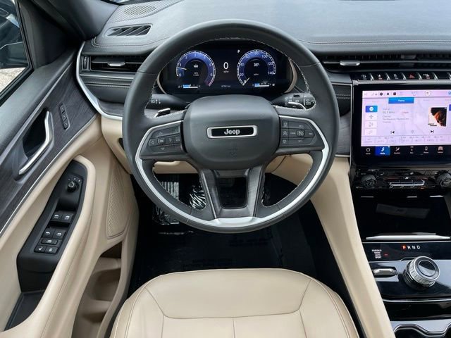 Used 2023 Jeep Grand Cherokee Limited image 11