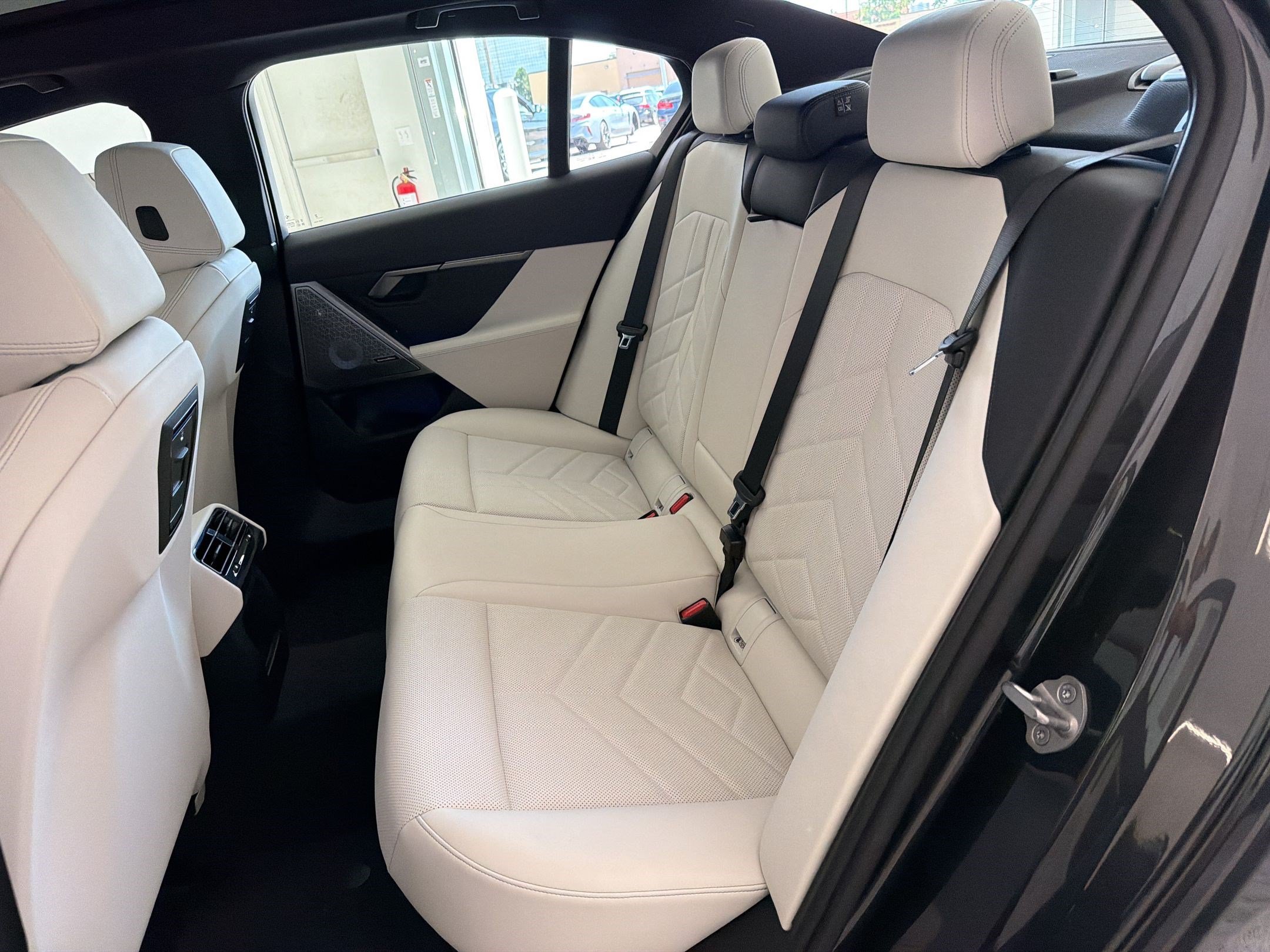 Used 2024 BMW i5 eDrive40i w/ M Sport Package RWD image 22