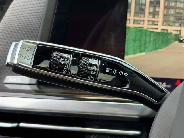 Used 2025 Cadillac Escalade Premium Luxury AWD/4WD image 27