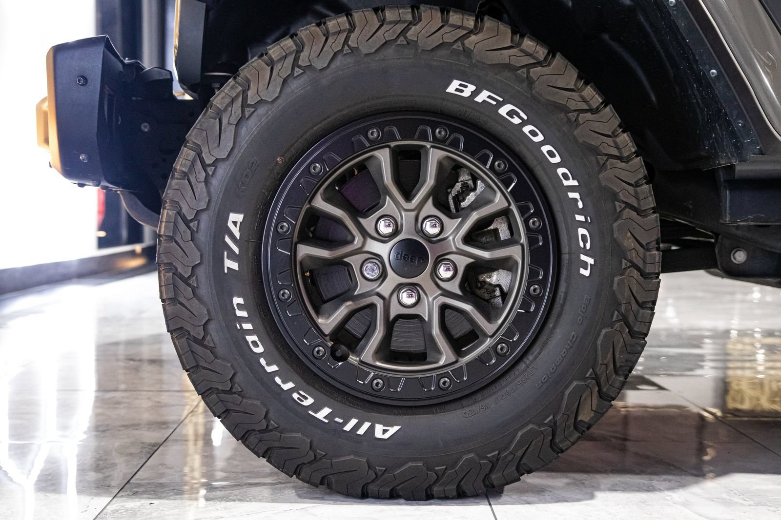 Used 2023 Jeep Wrangler Unlimited Rubicon 392 w/ Trailer Tow Package AWD/4WD image 35