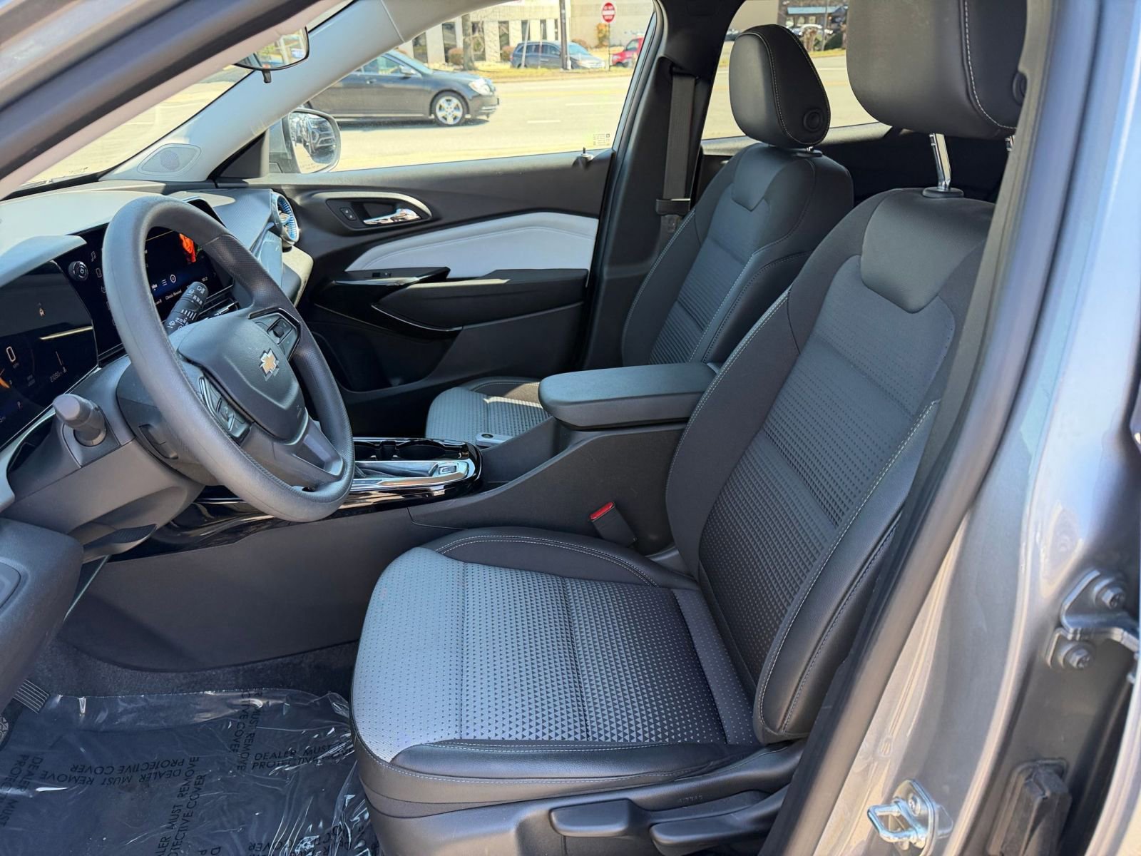 Used 2025 Chevrolet Trax LT image 25