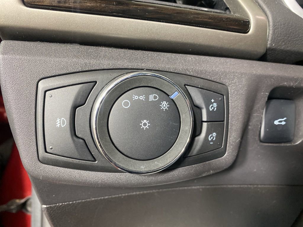 Used 2016 Ford Fusion SE w/ Equipment Group 202A image 10