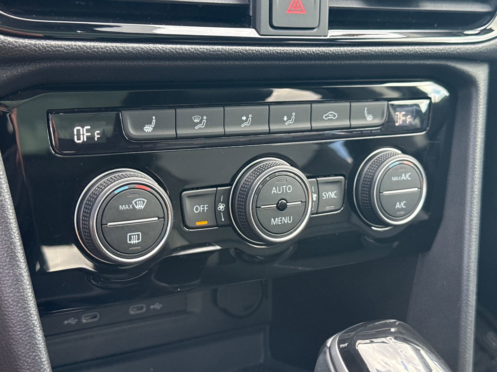 Certified 2022 Volkswagen Taos SEL image 29