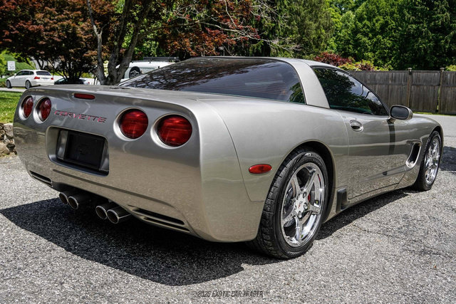 Used 2000 Chevrolet Corvette Coupe w/ Roof Pkg RWD image 8