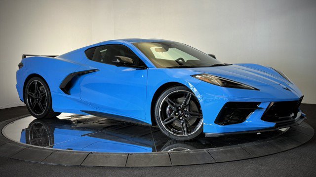 Used 2024 Chevrolet Corvette Stingray Premium Cpe w/ Z51 Performance Package RWD image 2