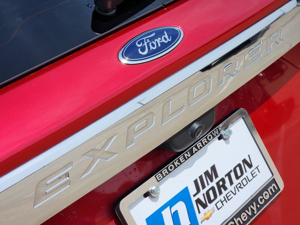 Used 2024 Ford Explorer Limited w/ Limited Technology Package AWD/4WD image 15