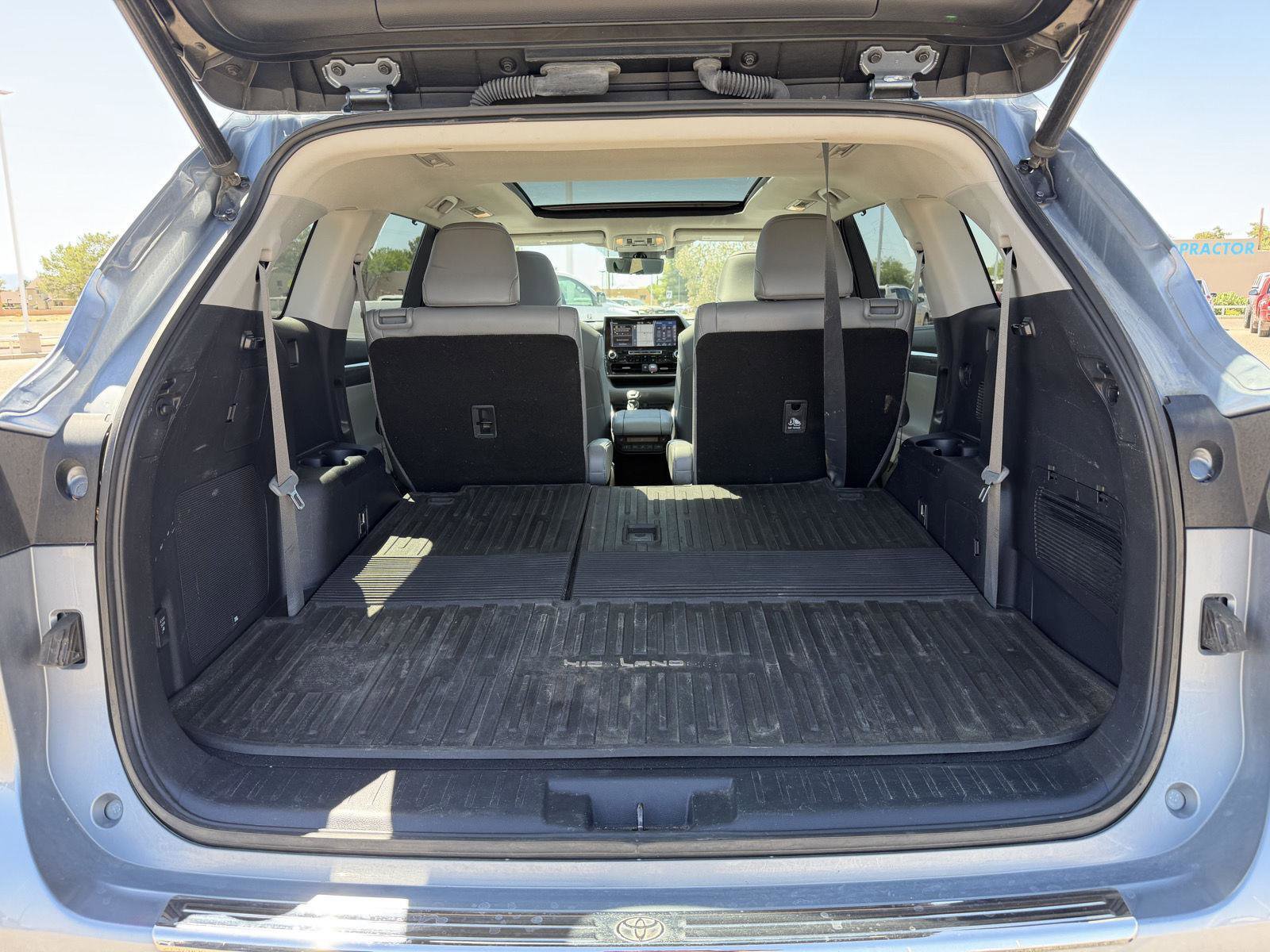 Used 2021 Toyota Highlander Platinum AWD/4WD image 12
