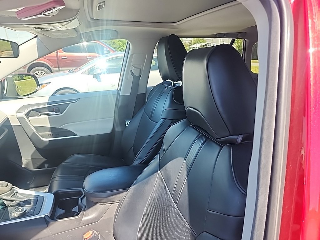 Used 2021 Toyota RAV4 XLE w/ Convenience Package AWD/4WD image 9
