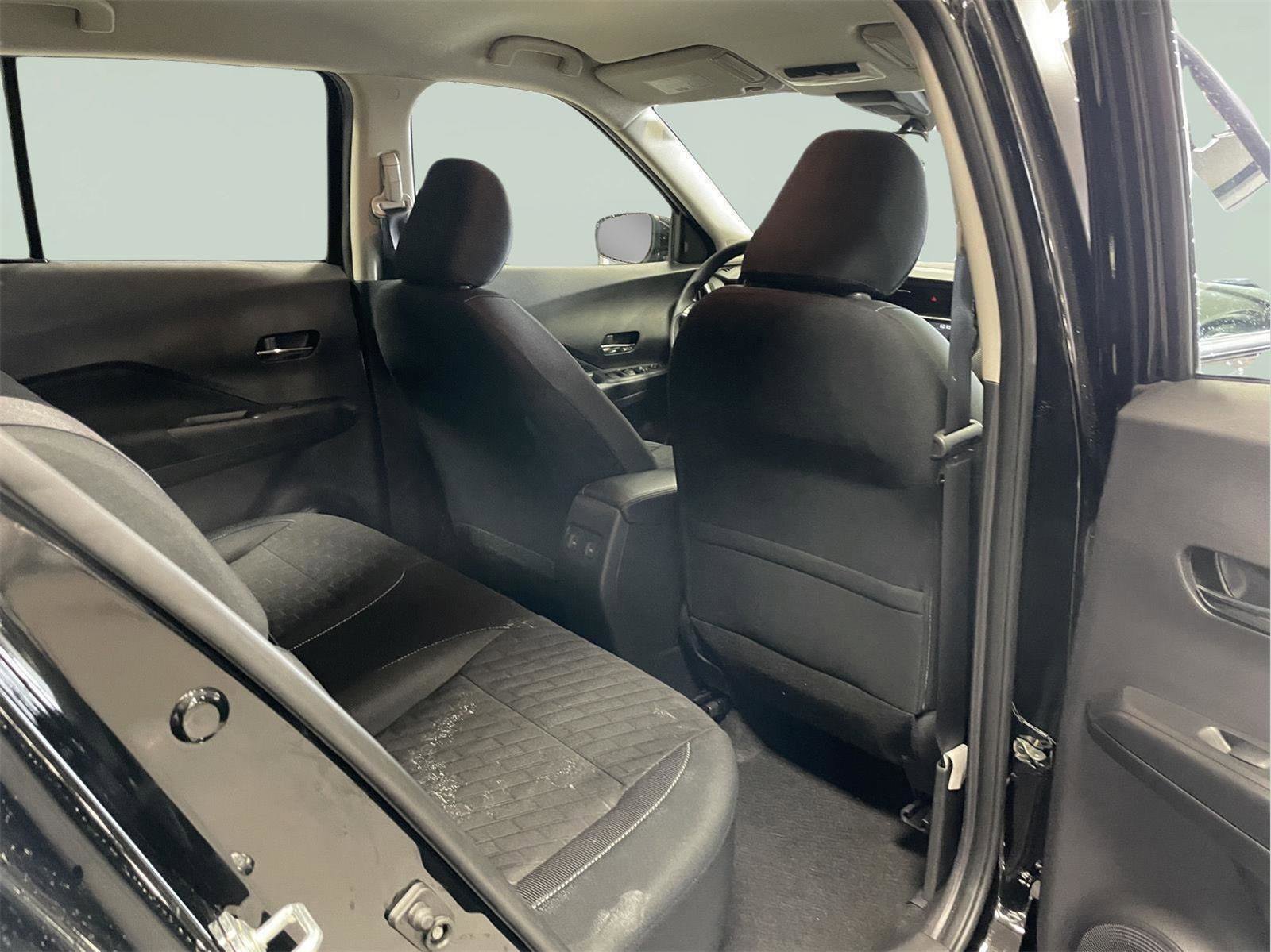 Used 2023 Nissan Kicks SV image 17