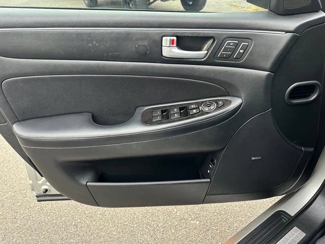 Used 2013 Hyundai Genesis 3.8 w/ Technology Pkg RWD image 18