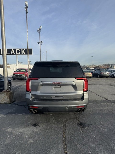 Used 2021 GMC Yukon XL Denali w/ Denali Premium Package image 6