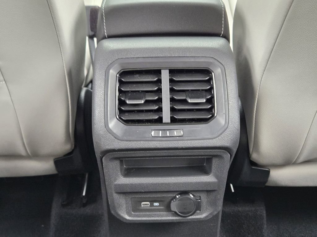 Used 2021 Volkswagen Tiguan SE R-Line image 38