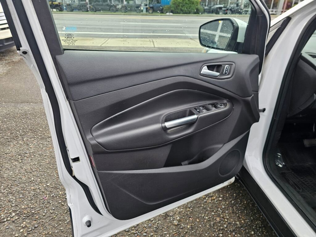 Used 2017 Ford Escape SE w/ Equipment Group 201A image 25