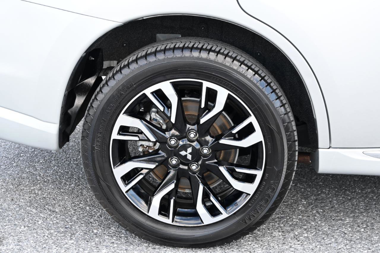 Used 2018 Mitsubishi Outlander SEL AWD/4WD image 14
