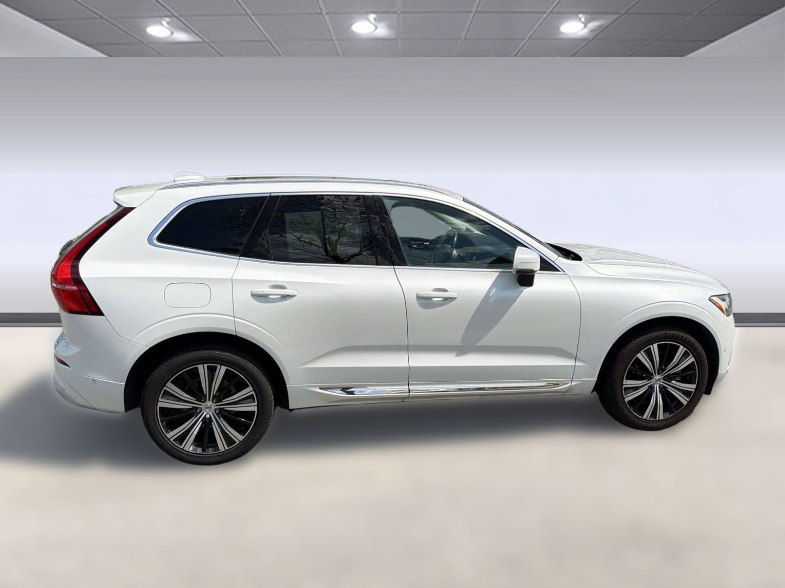 Certified 2023 Volvo XC60 B5 Plus FWD image 8