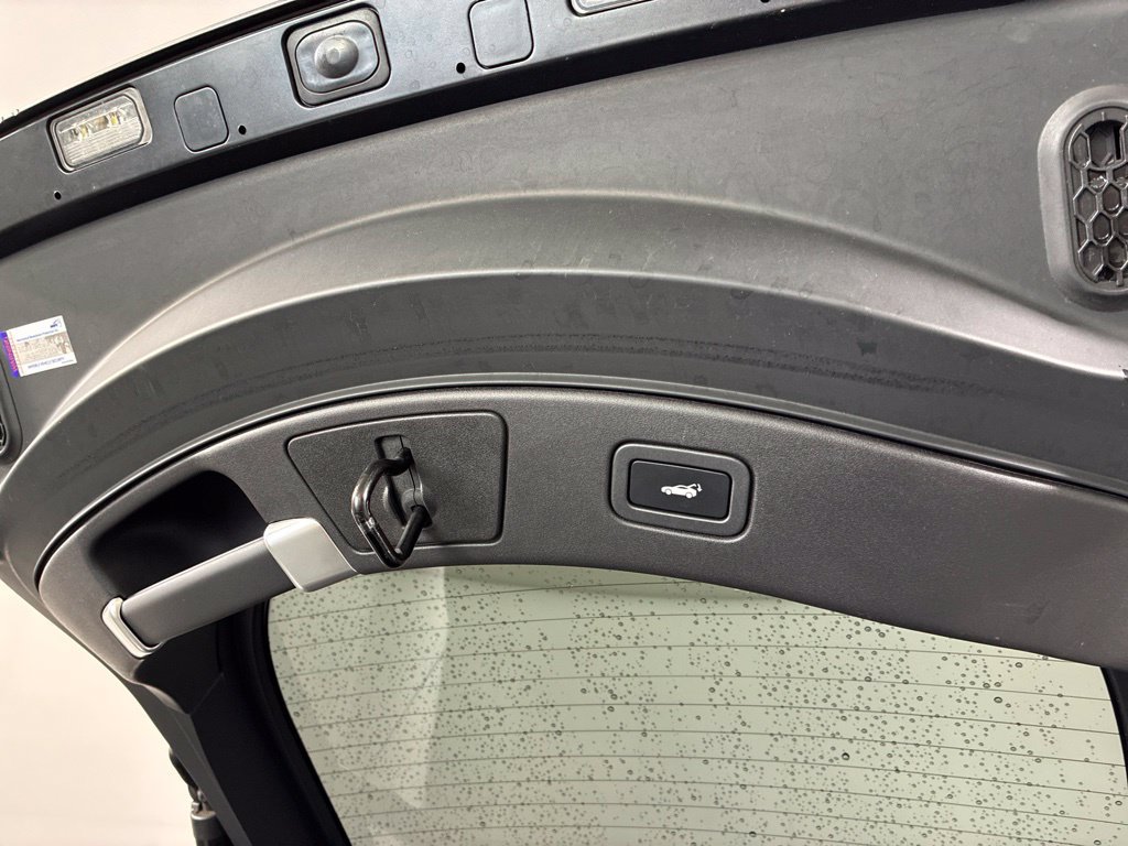 Used 2017 Jaguar F-TYPE R AWD/4WD image 28