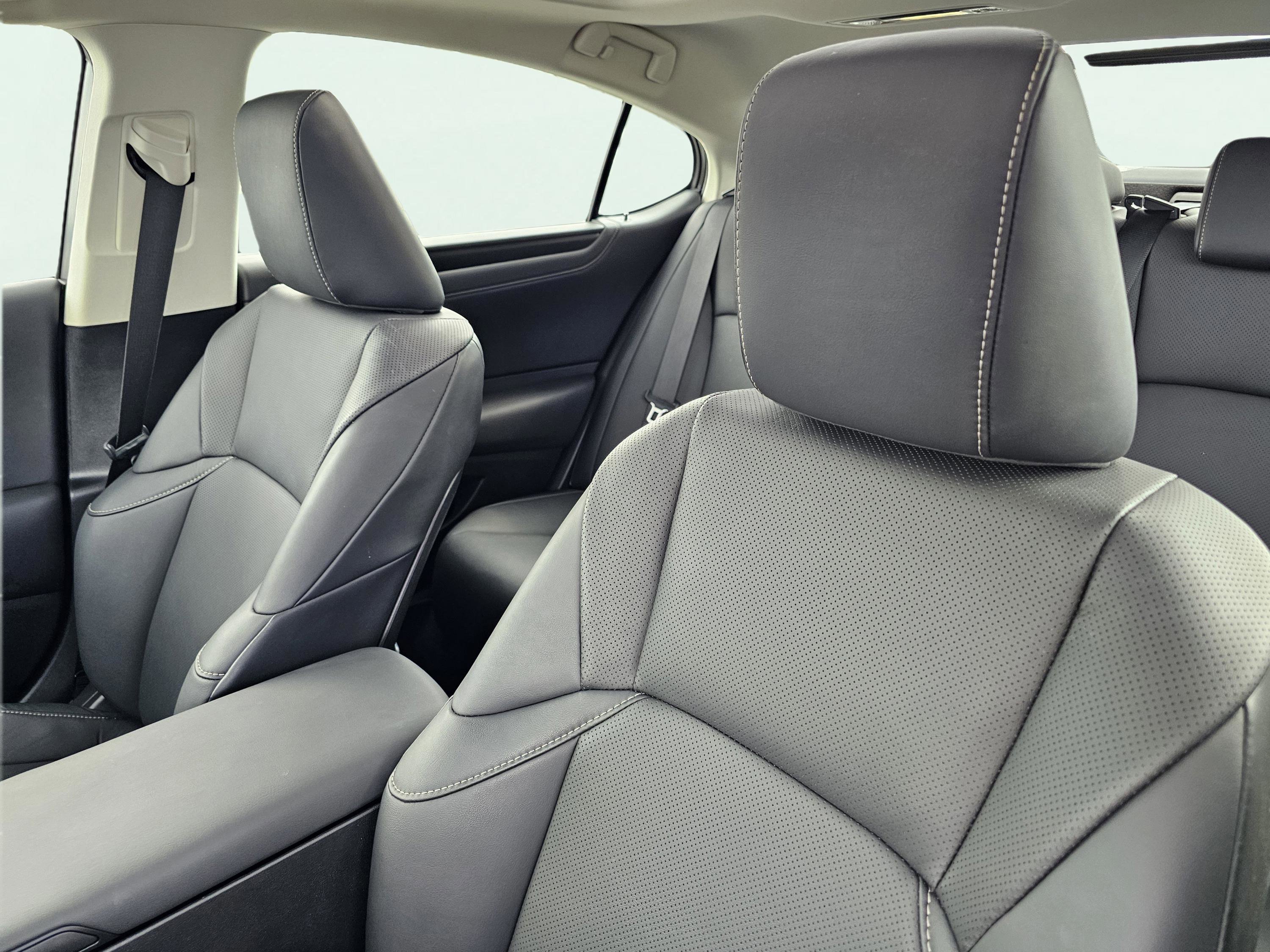 Used 2023 Lexus ES 350 w/ Premium Package image 16